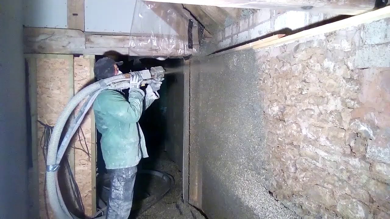 Spraying hempcrete during a barn conversion