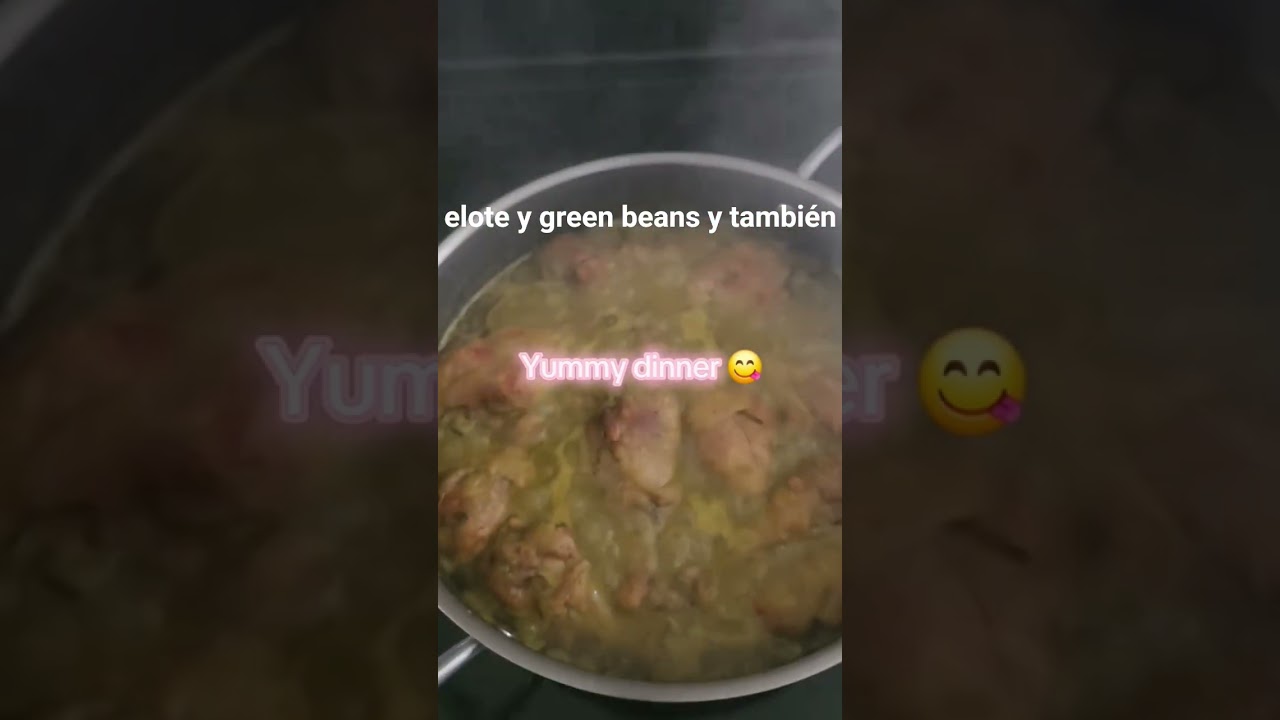 POLLO CON salsa verde con arroz.
