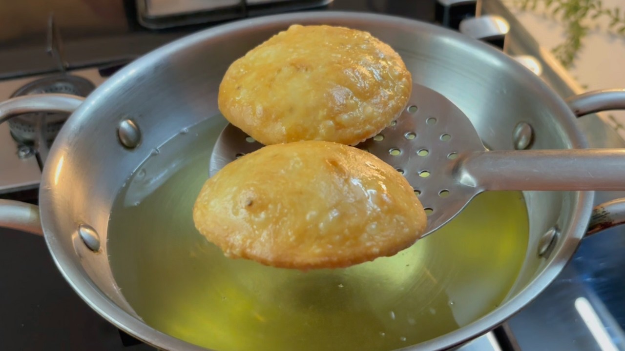 Aloo Ki Sabji Aur Kachori Recipe | Khasta Kachori Recipe | Street Food Recipe