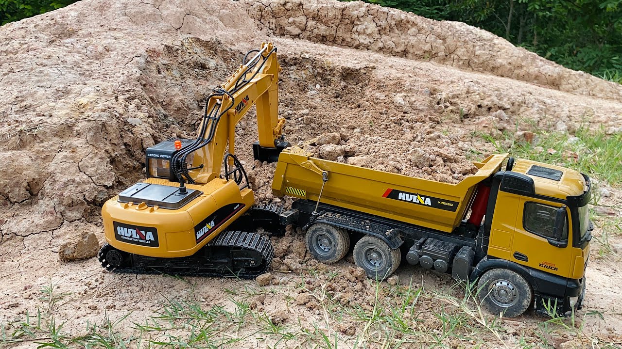 Huina 1535 is powerful enough to dig a hole for a dump truck/RC Truck 7:17pm