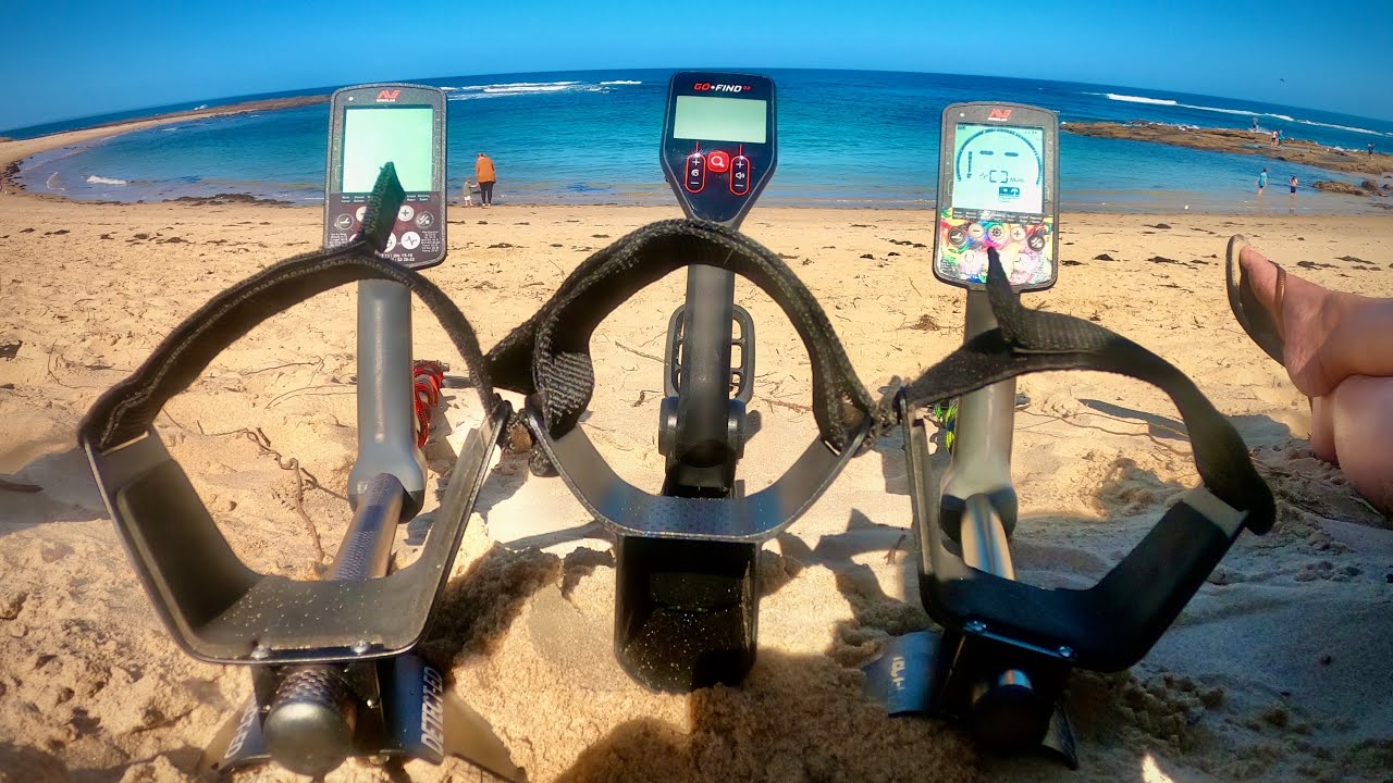 Beach Detecting with my Family! (Beach Metal Detecting)