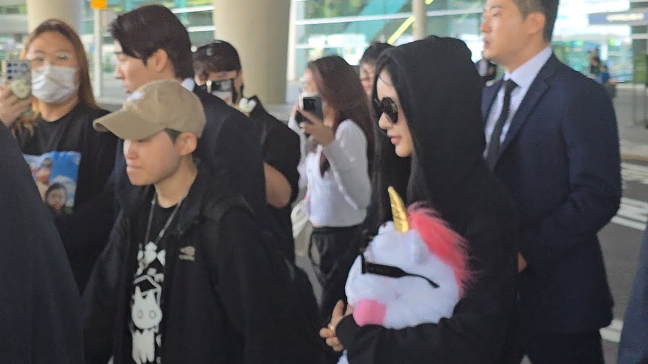 Walking next to Hanni of Newjeans at Incheon Airport 9-22-2024