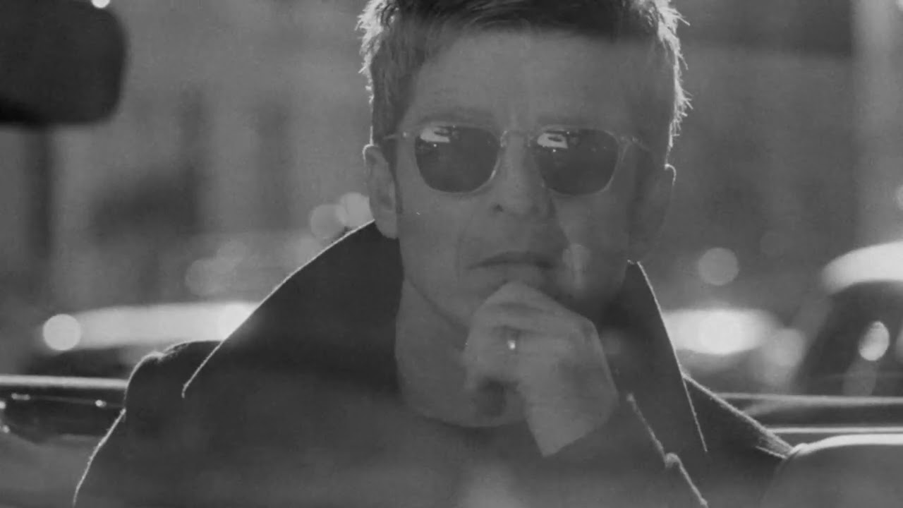 Noel Gallagher's High Flying Birds - Flying On The Ground (Radio 2 Session, 08.09.21) (Visualiser)