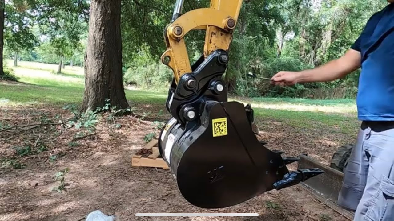 New Bucket, New Quick Coupler! CAT 303.5e2CR Mini Excavator.