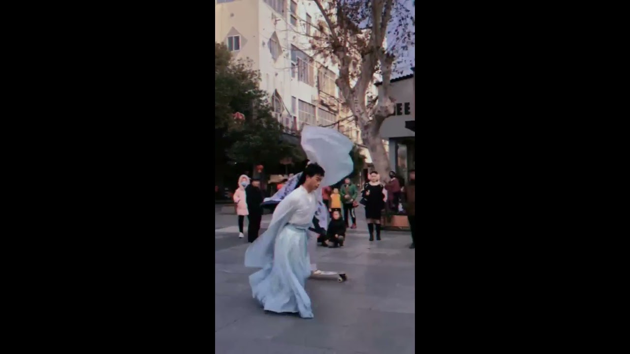 抖音 TikTok | 汉服小哥哥玩长板 Cute Asian Boy Wears HanFu Long Board Skating 1