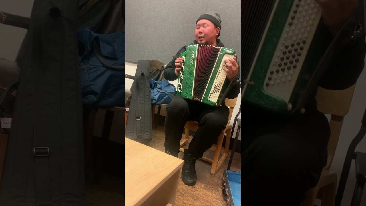 bady dorzhu ondar playing bayan