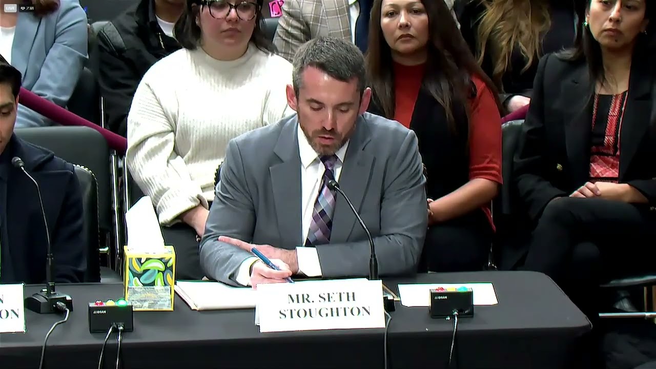 WATCH: Former police officer says federal immigration policy is not ‘democratically acceptable’