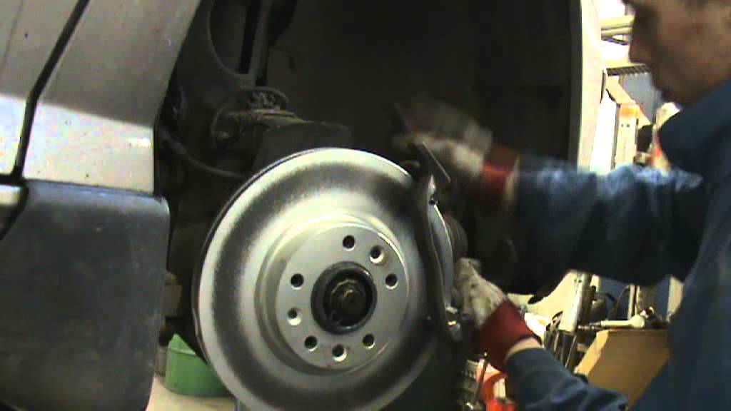 Replacing brake pads and disc Peugeot 407sw