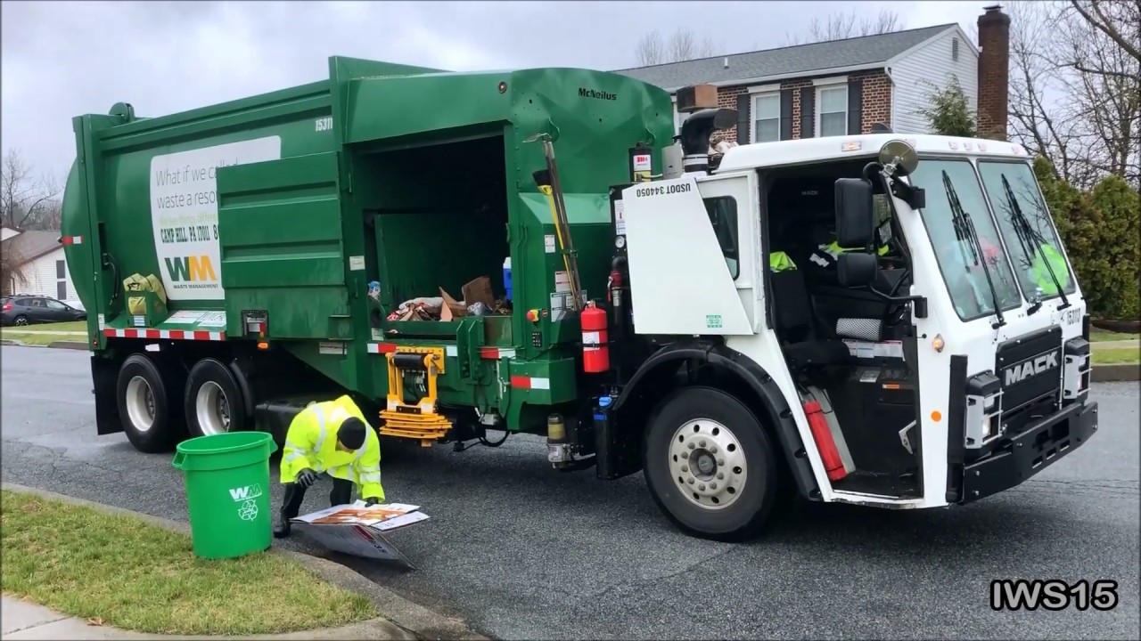 Waste Management • Mack LR McNeilus Manual Side Loader