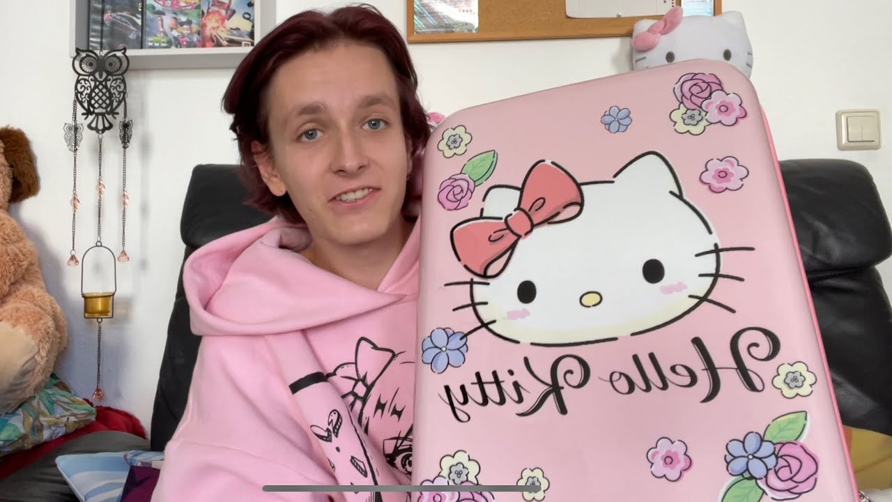 Ich habe ganz viele Hello Kitty Sachen gekauft 🐥
