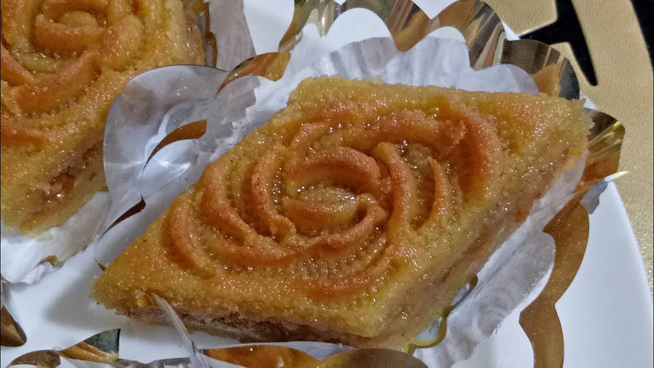 حلويات العيد:مقروط السنيوة /مقروط البقلاوةعلى شكل وردةيذوب في فم مرمل ومعسل👍😍 🐑وبكميةكبيرة