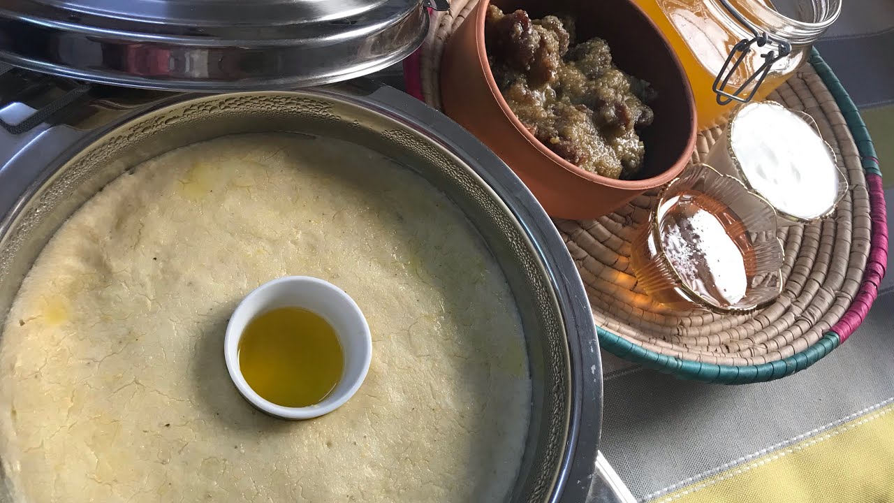 من الاكلات الشعبية المشهوره ( العيش الجنوبي - تحضير السمن )