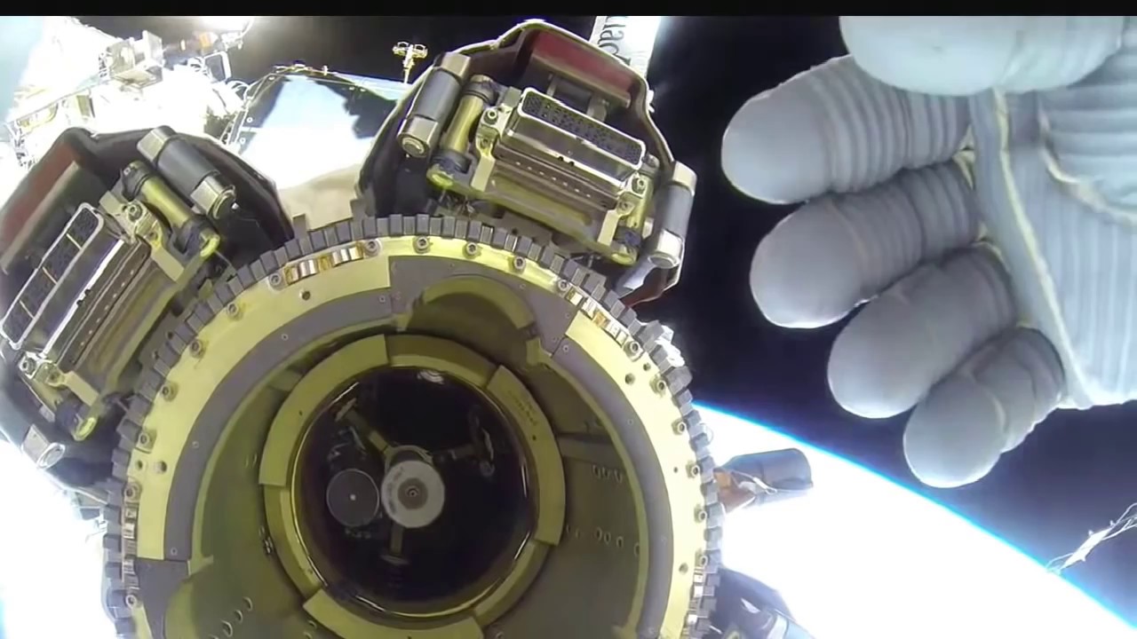 NASA UFO video Gopro in Space Ufo sighting New fast ufo Caught on Tape