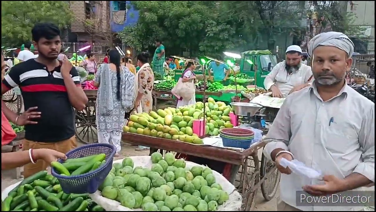 Weekly Monday Market In Jhilmil Colony Tour || आओ चलें सोम बाज़ार @ruchikasmakeover
