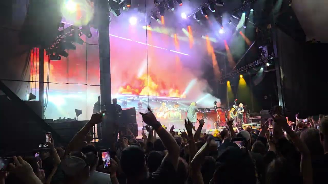 Three Days Grace- Riot (live in Scranton 2025)