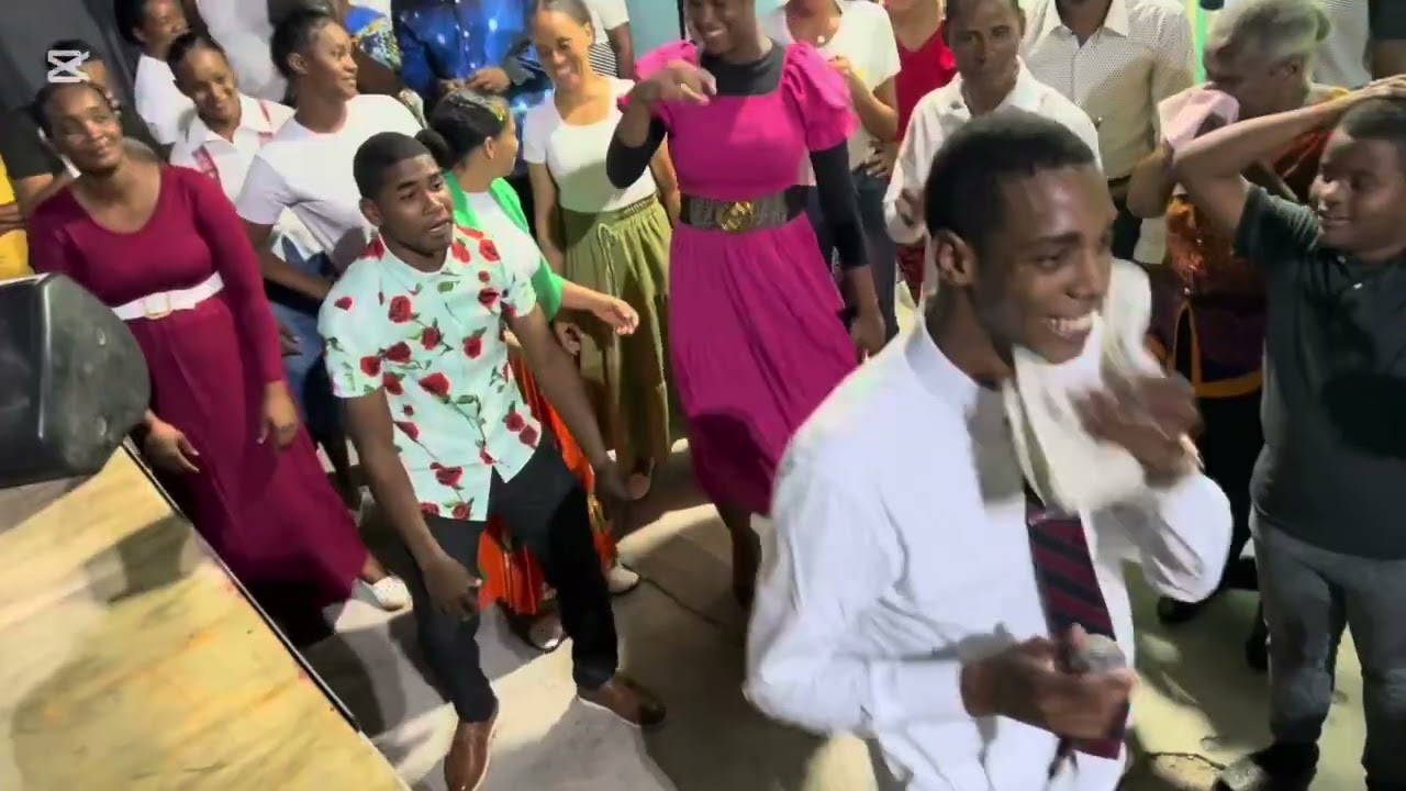 JUNIOR ALEXANDER CANTA EL ARPA 🪉 EN VIVO SAMPEDRO DE MACORÍS 📍Y EL BARRIO SE GOZA EN DIOS 👀❤️‍🔥