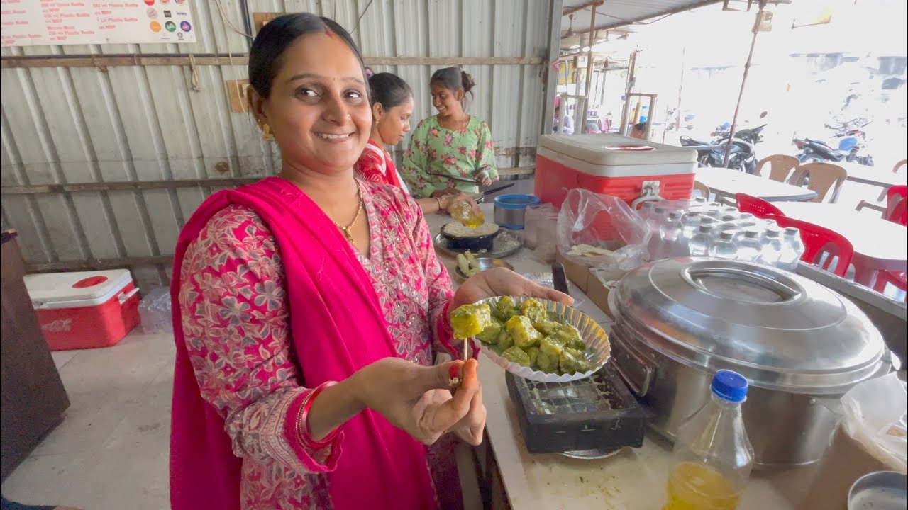 Successful Khichu Business Run By Gujarati Woman | Indian Street Food
