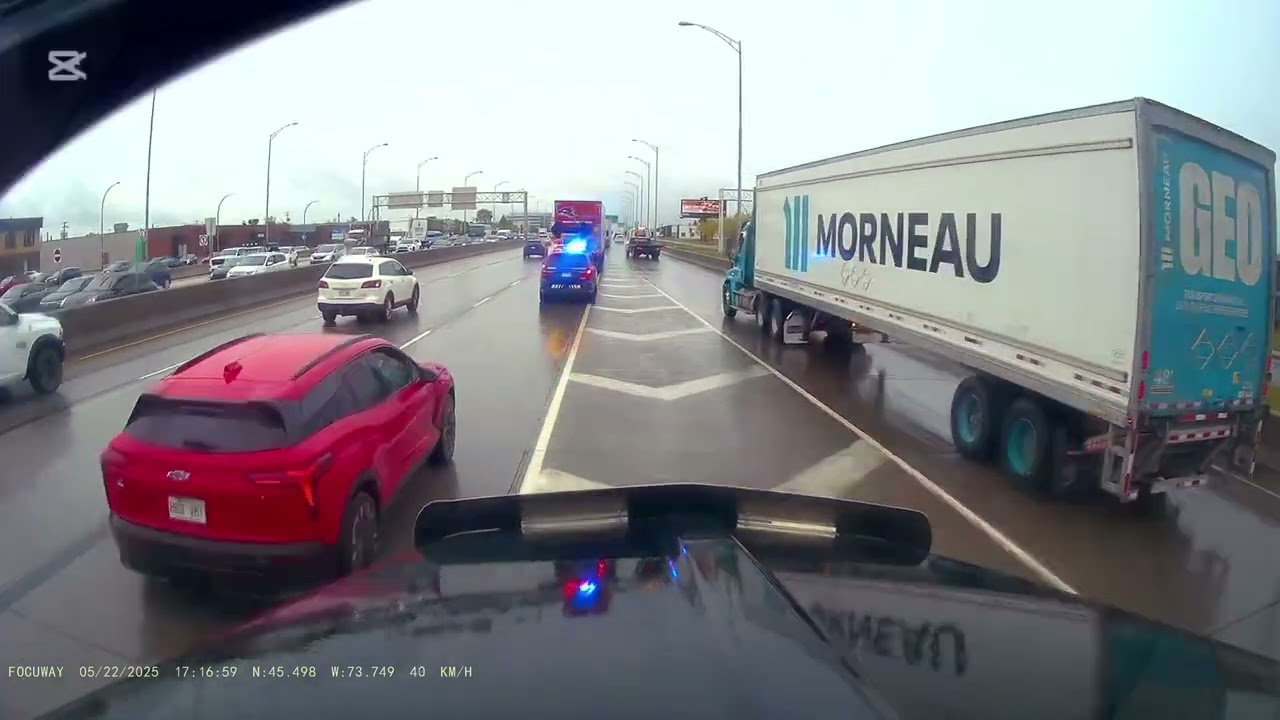 Truck broken down on highway 13 in Montreal