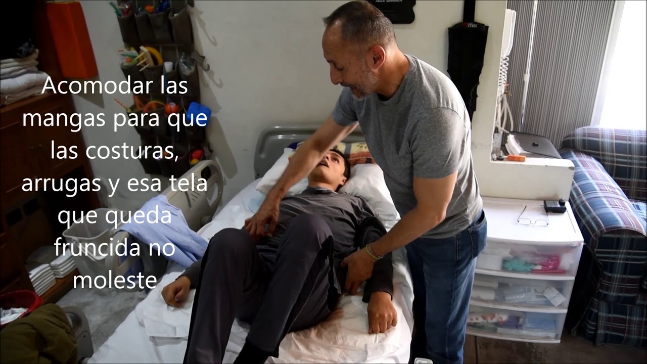 Cambiar de ropa a tu paciente en la cama