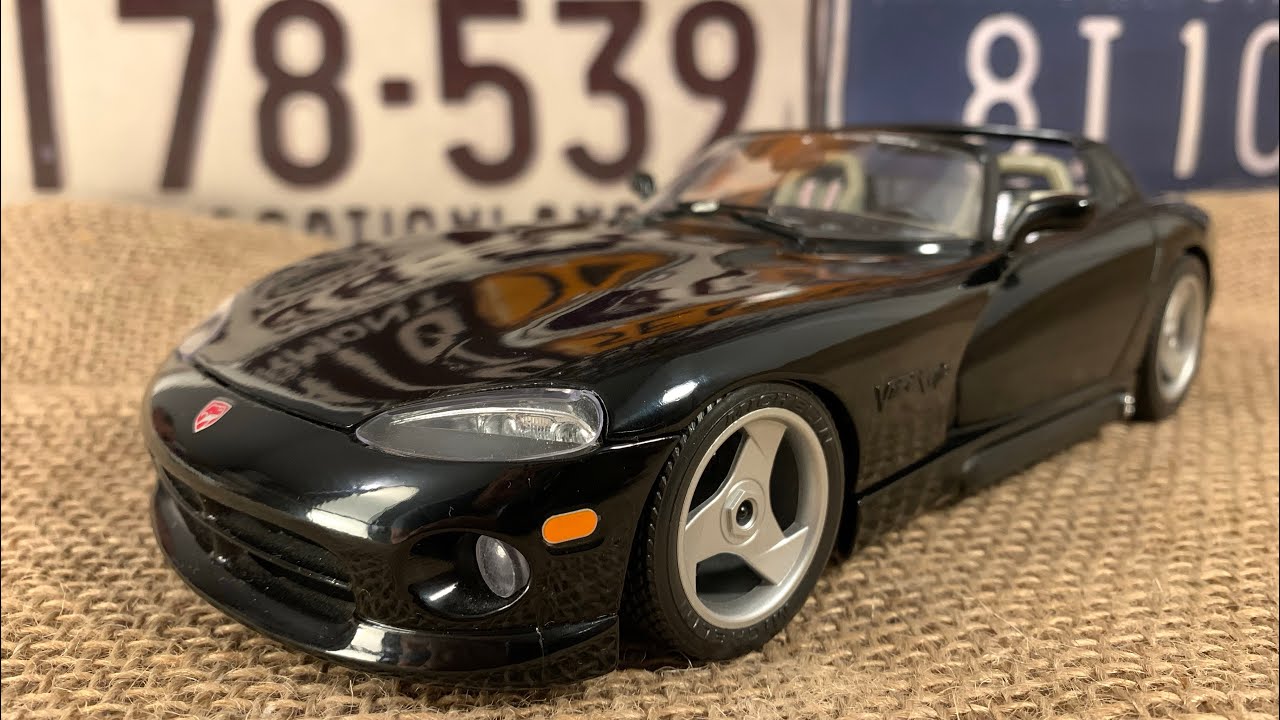 Dodge Viper Scale 1:18 Modelcar Bburago #modelcarsgarage