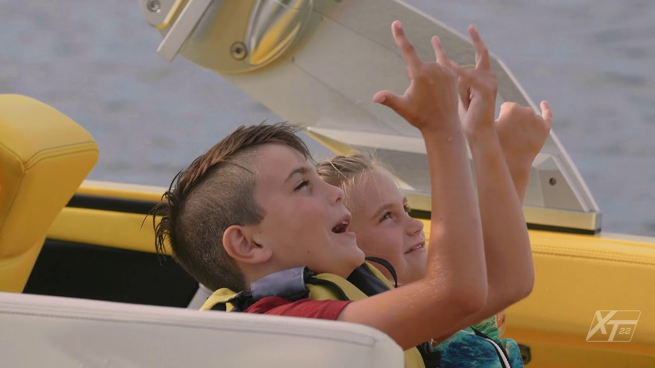 2021 MasterCraft XT22 | Product Review