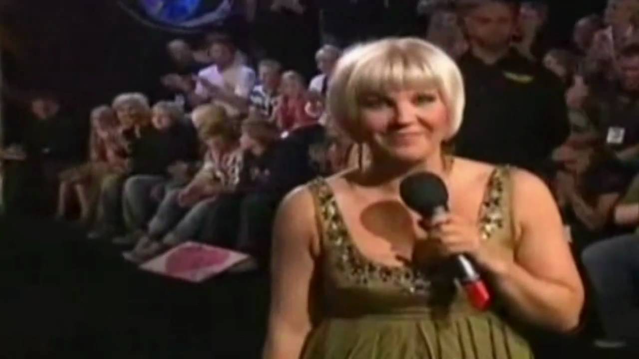 Sauli enters the Big Brother house (2007)