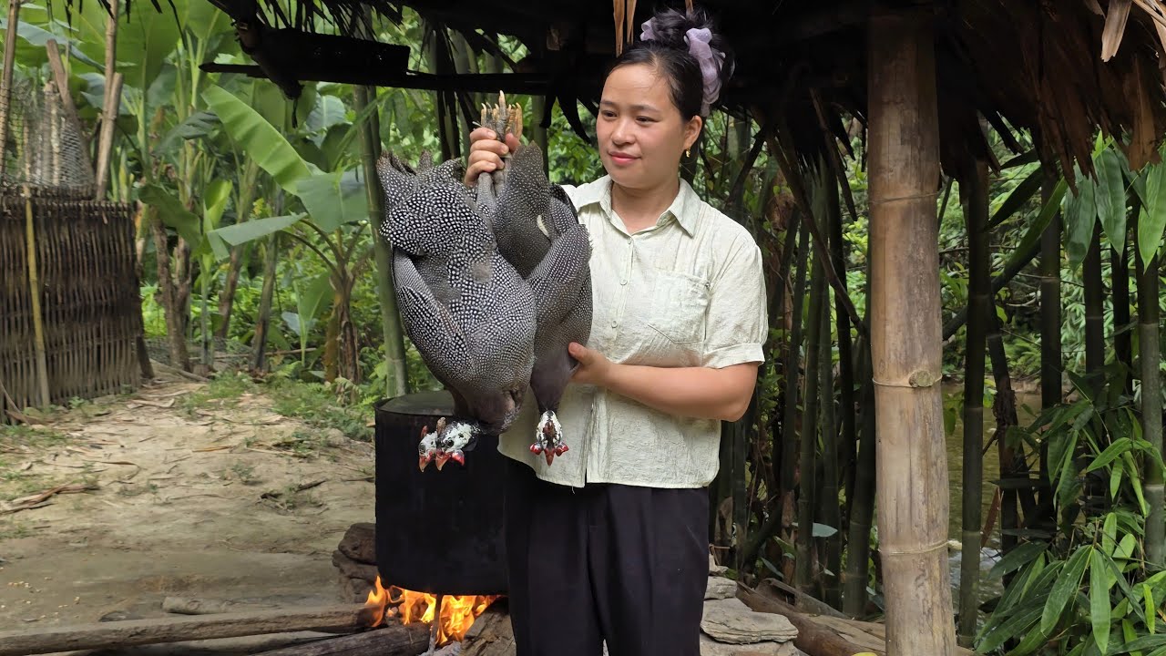 Deep-Fried Guinea Fowl - A Delicious Family Meal with Two Little Daughters | L&yacute; Thị Ca