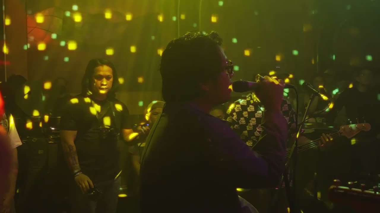 Roses / Just A Bit Of Rain - SOS (Live at Nokal)