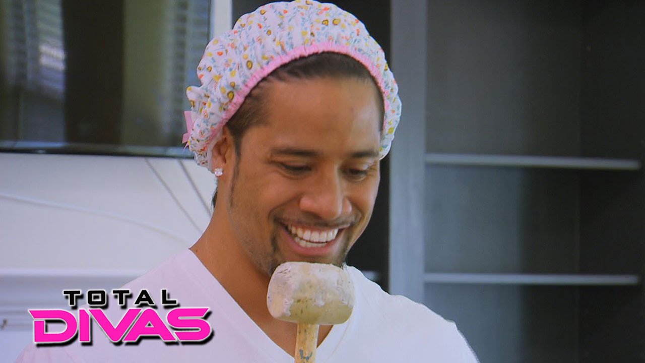 Jimmy Uso tests out his comedy routine on Naomi and her dad: Total Divas: September 15, 2015