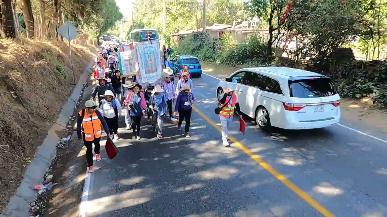 Mucho polvo .pasamos .en la caminata.de Chalma... peregrinos de san Pedro arriba 
