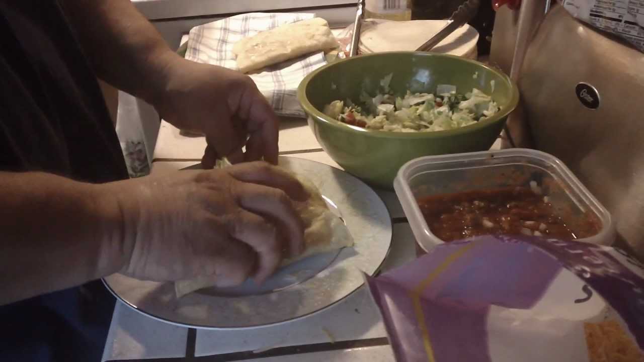 HOW TO MAKE TACOS