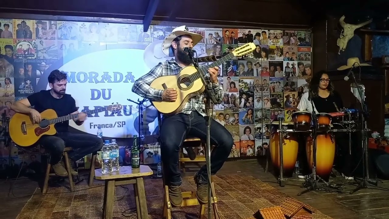Jo&atilde;o Carreiro, contando a est&oacute;ria da m&uacute;sica N&atilde;o toco n&atilde;o.