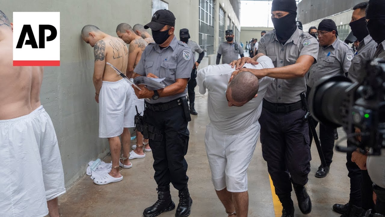 Another 17 alleged gang members are deported from U.S. to El Salvador