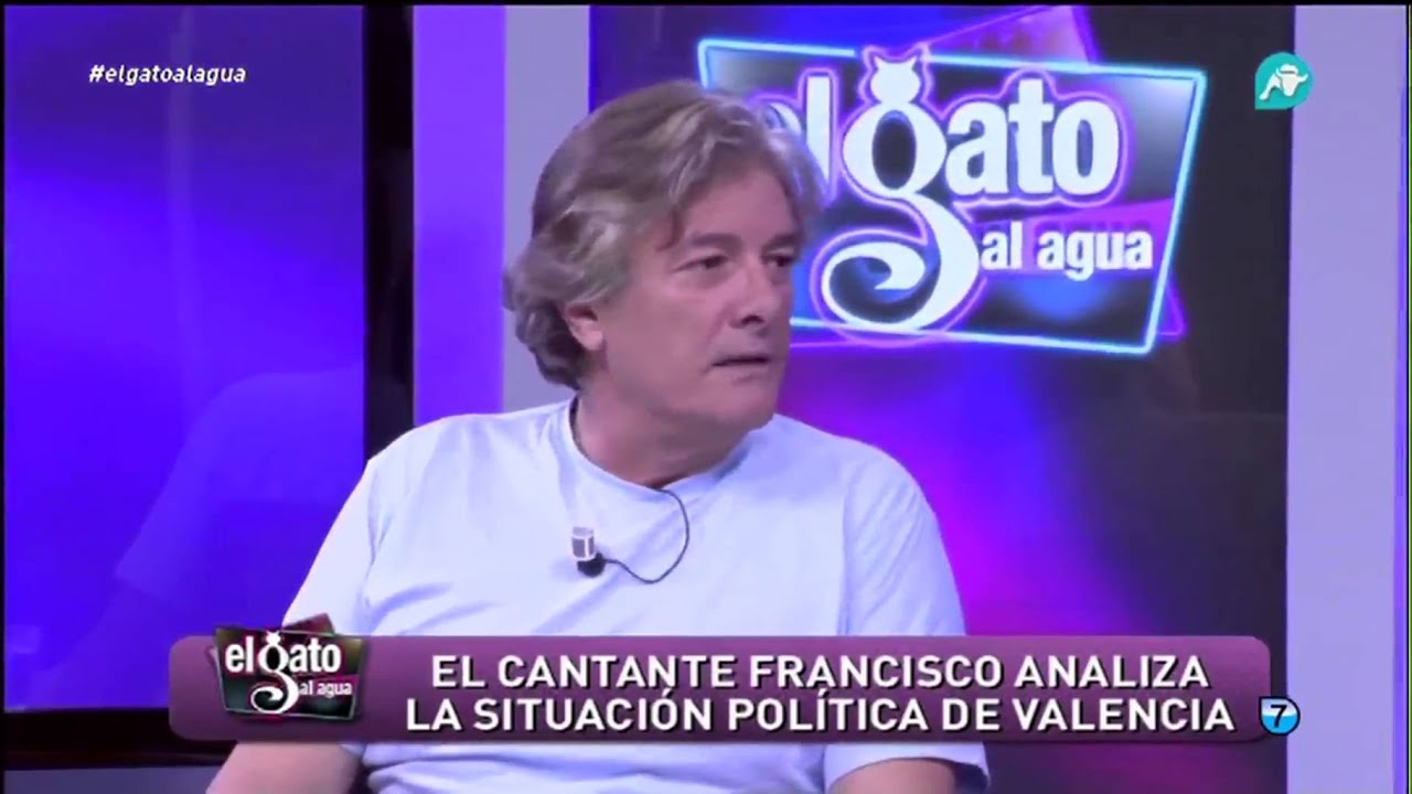 El cantante Francisco da una lección de caballerosidad a la izquierda