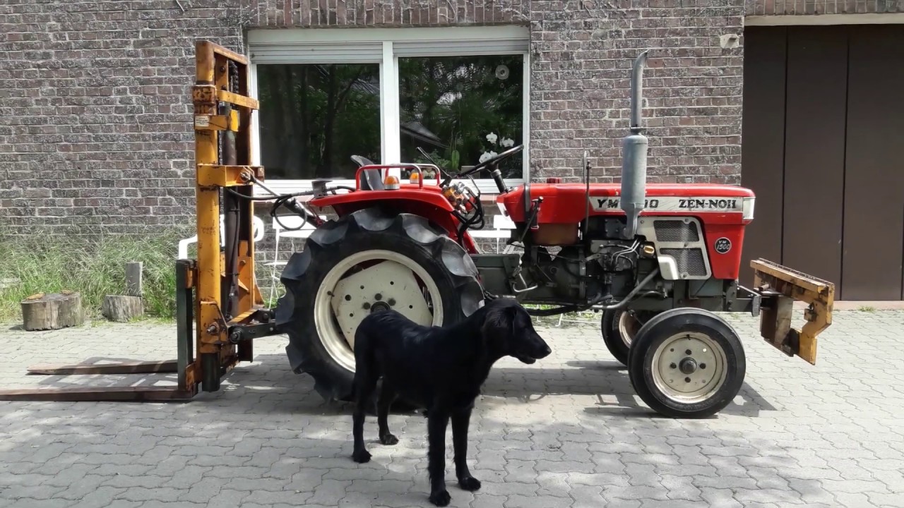 Yanmar YM1500 met hefmast en Flatcoated retriever