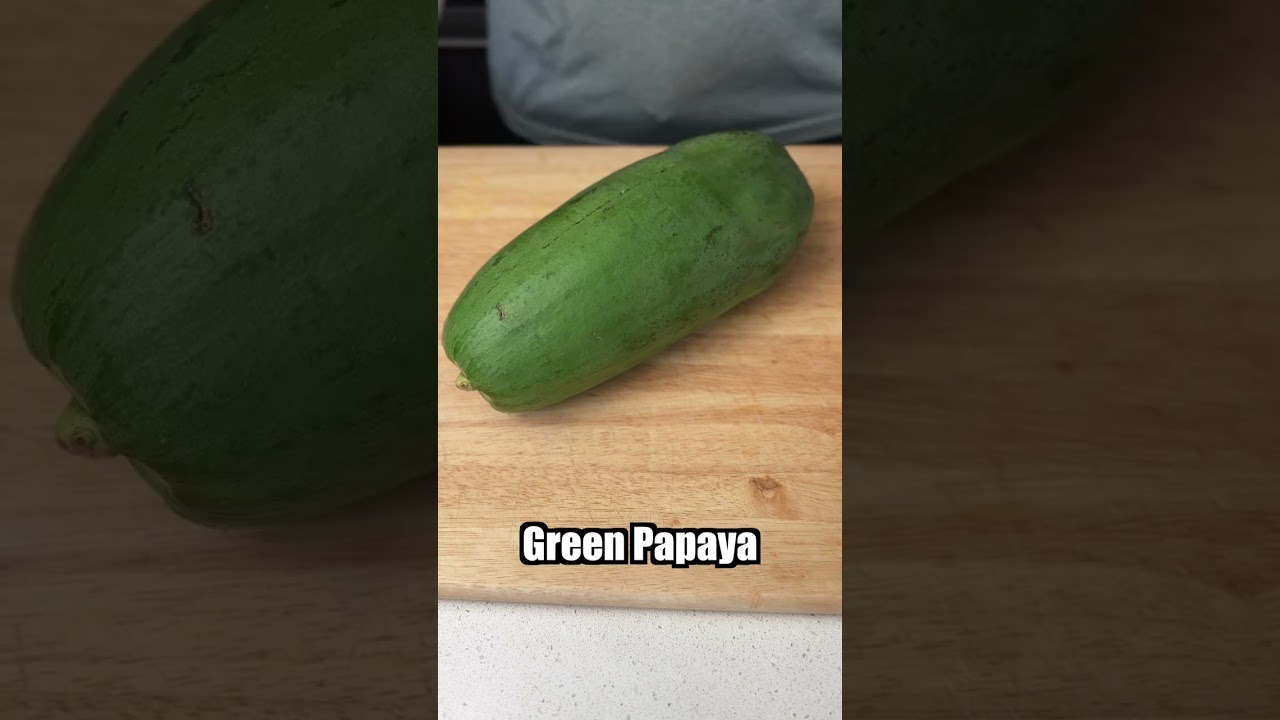 Rating Salads From Around The World | Thai Green Papaya Salad (Som Tum)