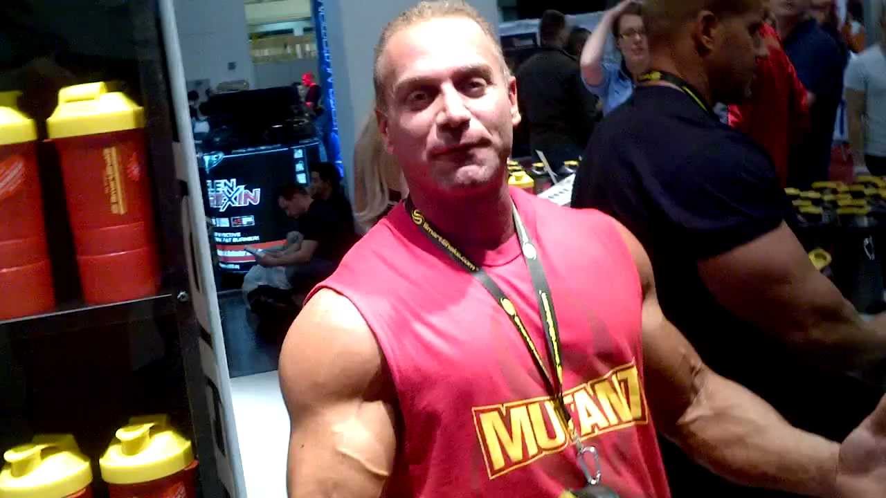 Teambodypro with BIG V and Jay Cutler at the Smart shaker Booth in Fibo