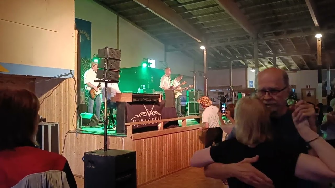 Varjokuva - yksi ainoa ikkuna(jenkkapirtti 14.7.2023)