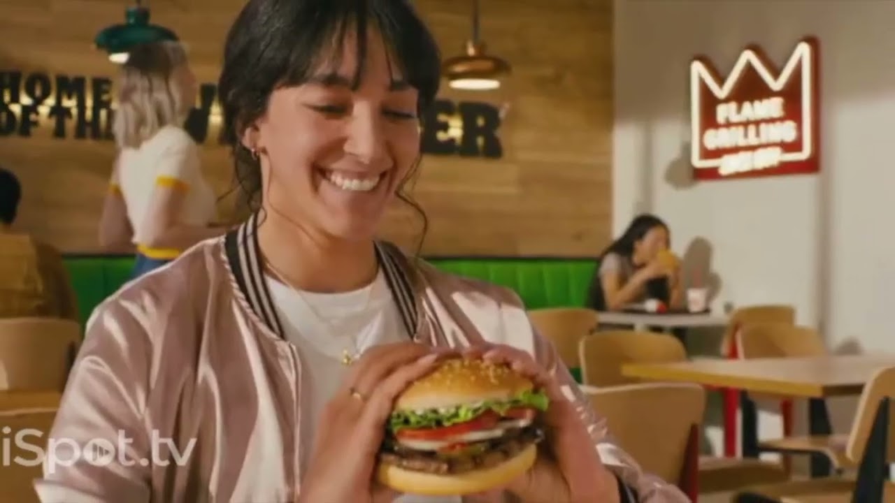 Реклама Burger King 2025 года. Вы правы, готовя с огнём: обзор рекламы Whopper Jr. Duo за 5 долларов