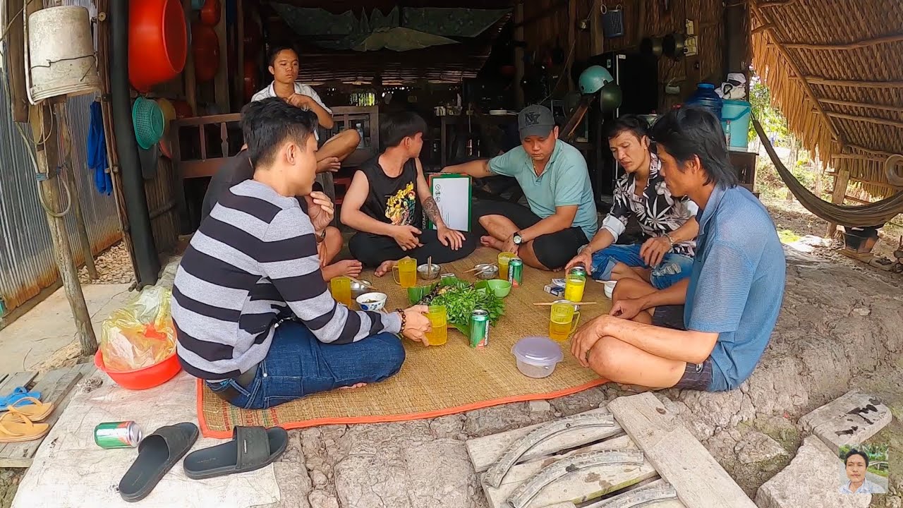 Cuối Năm Anh Em Qua Thăm Anh Tú Nhà Tranh Vách Lá