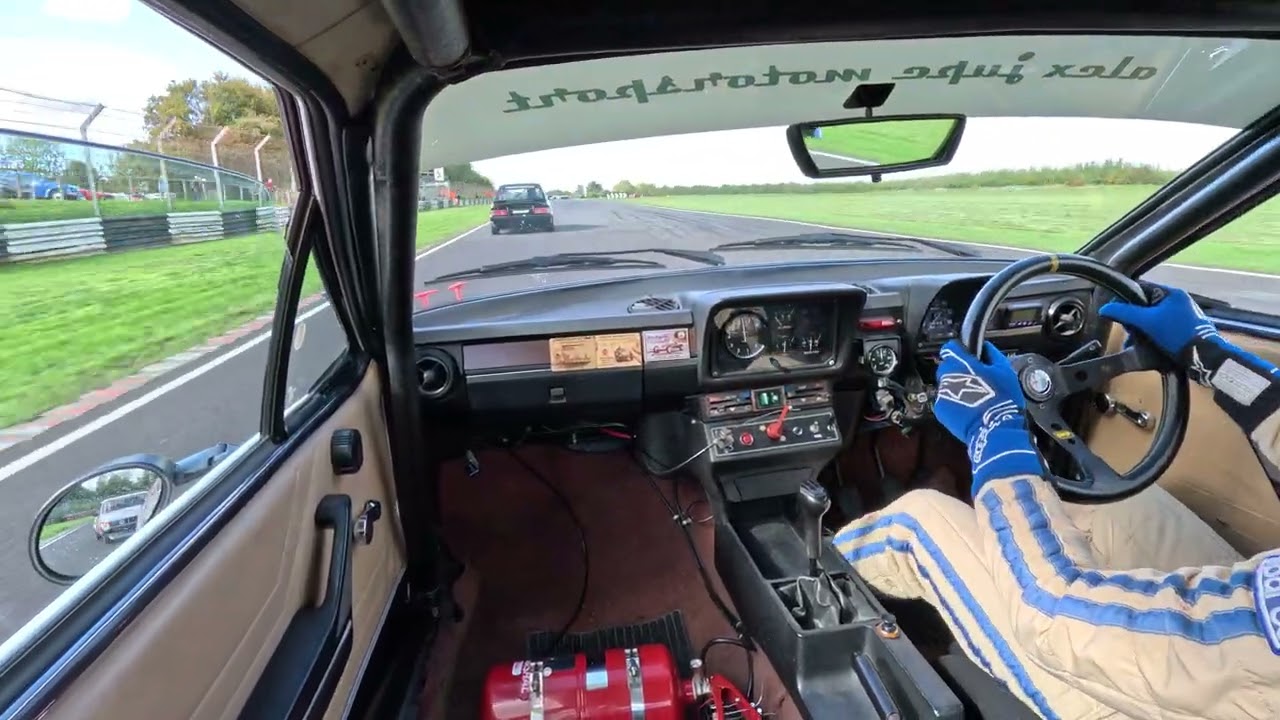 Alfa GTV vs Ford XR3 @ Castle Combe