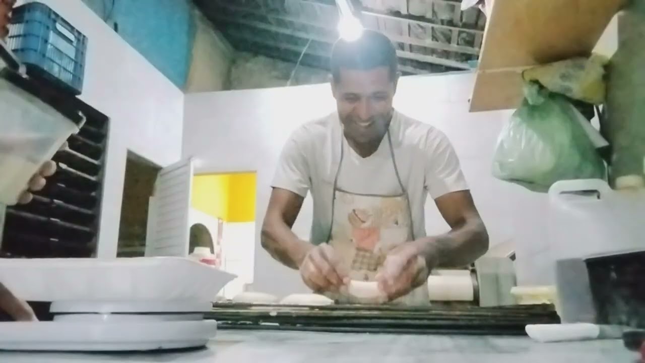 O patrão ficou fraco cilindrando a massa