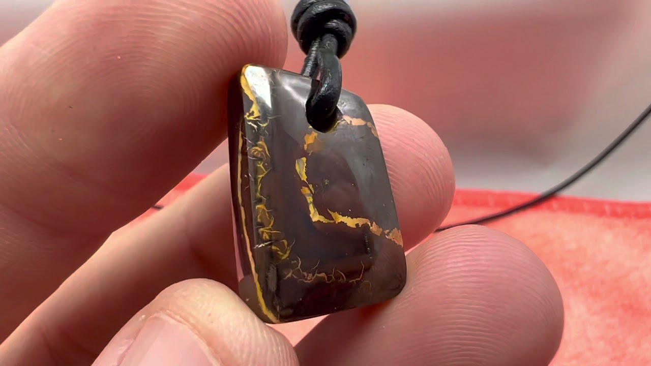 Pendentif Opale Boulder - Australie - Poids 5.07g + cordon cuir OP131