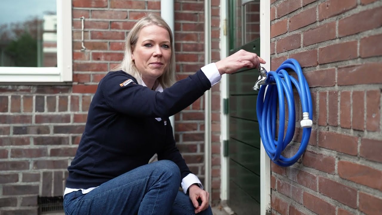 Gaat het vriezen? Zo koppel je jouw buitenkraan af