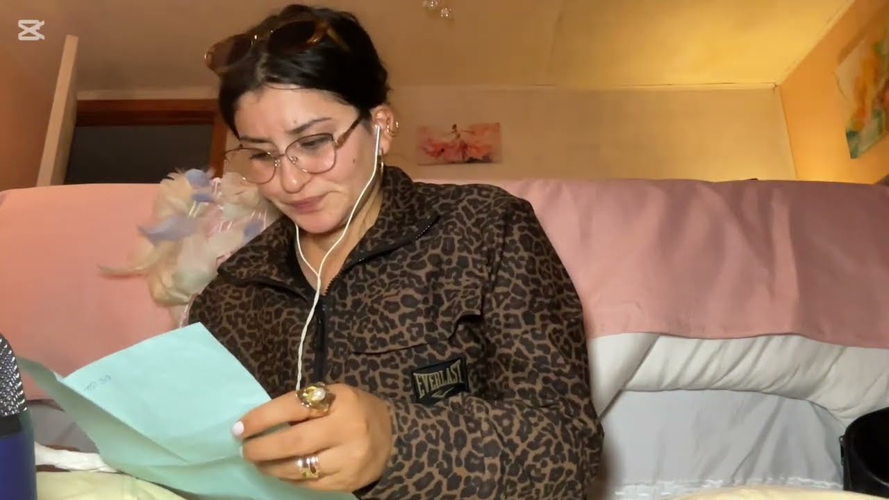 ASMR Farmaceutica te vende medicamentos💊🩺