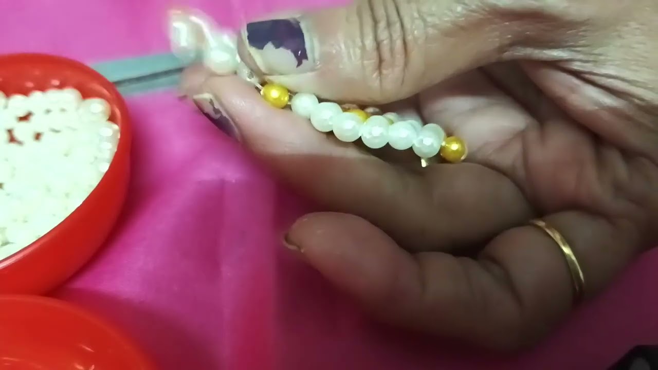 मोत्यांची बनवलेली ताटाभोवतीची नविन प्रकाराची महिरप 