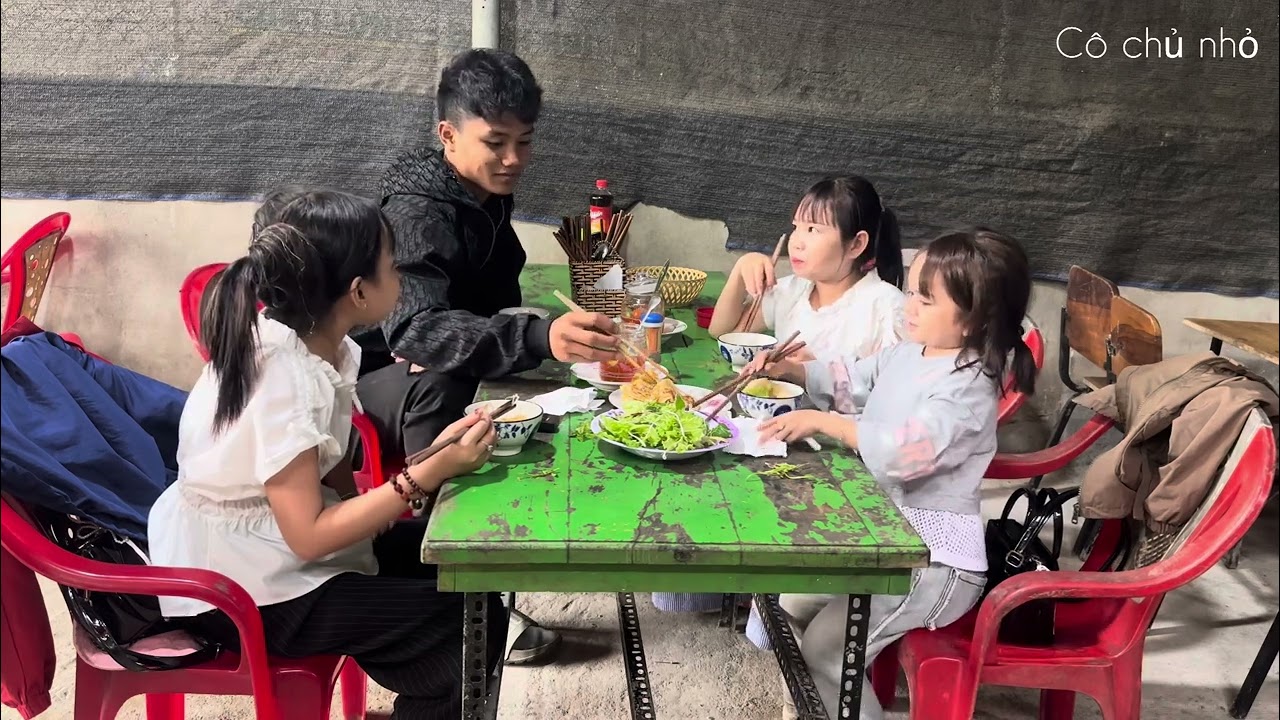 Đi ăn s&aacute;ng v&agrave; chuẩn bị đ&oacute;n th&agrave;nh vi&ecirc;n t&iacute; hon trong Clb Người B&eacute; Bỏng || C&ocirc; Chủ Nhỏ