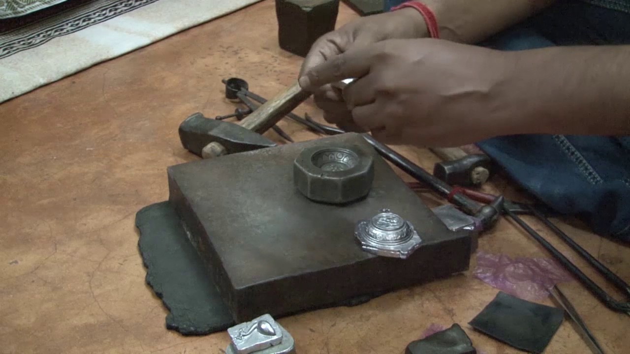 Meenakari Art - Varanasi #kundanjewellery #meenakari #indianhandicrafts #traditionalcrafts