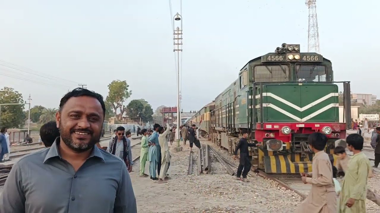2nd special sehwan train dep larkana jn