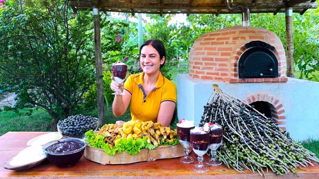 Preparando o mais puro açaí, Fruta brasileira colhida direto do pé